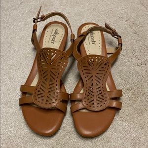 NWT. Softspots Brown Sandals Size 8